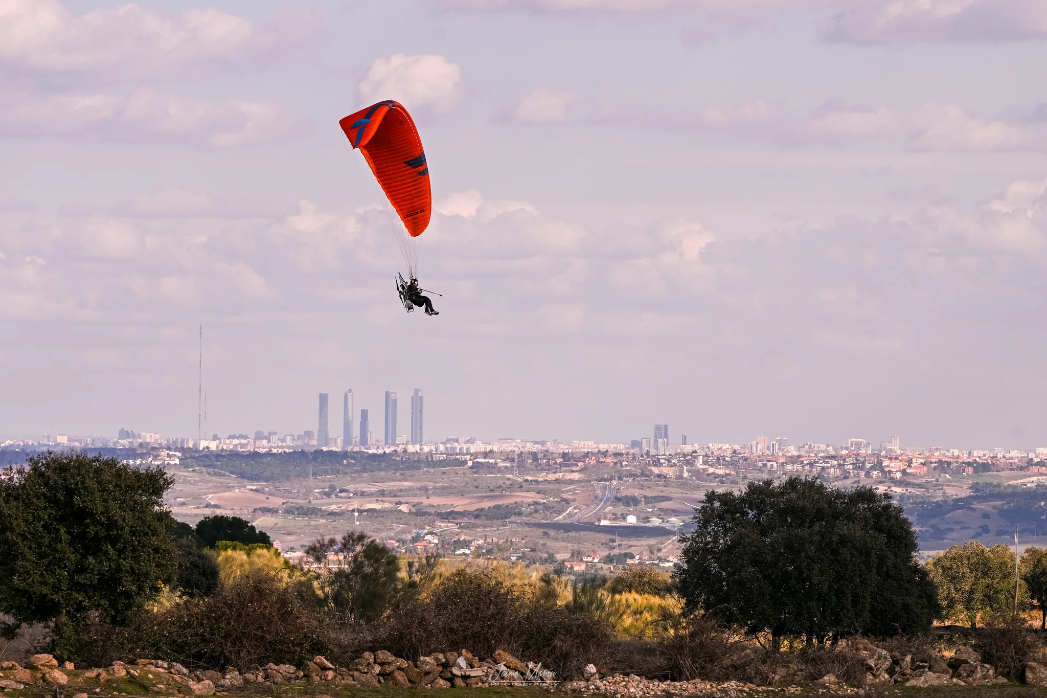 Práctica de paratrike y material de vuelo en el aeródromo de Valdemorillo (Madrid)
