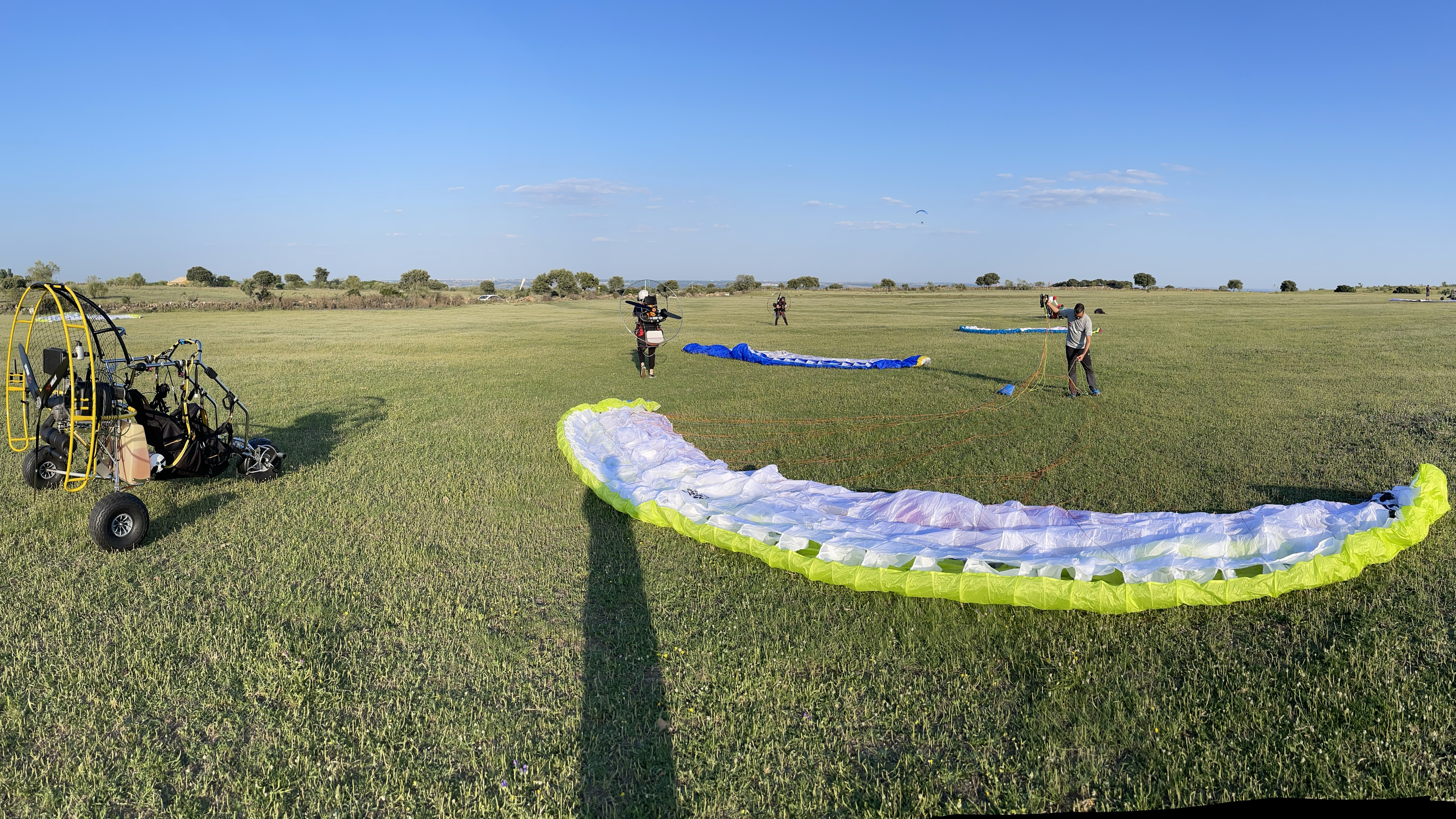 Preparación del paratrike biplaza y briefing antes del vuelo - ParamotorMadrid