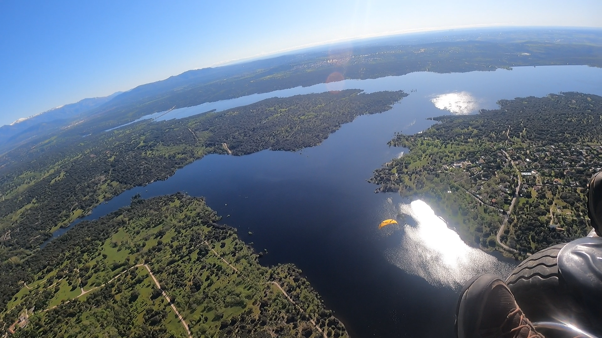 Paisajes del noroeste de Madrid y Sierra de Guadarrama vistos desde el aire en paratrike - ParamotorMadrid