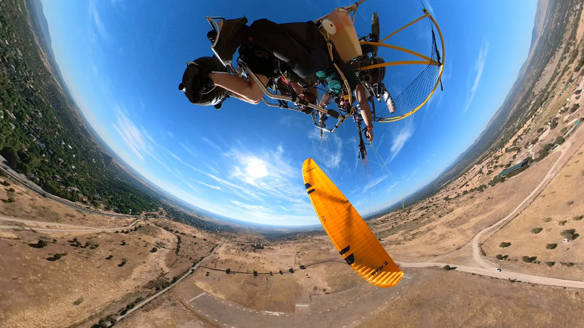 Bautismo acrobático en paratrike biplaza con maniobras de alta intensidad - ParamotorMadrid