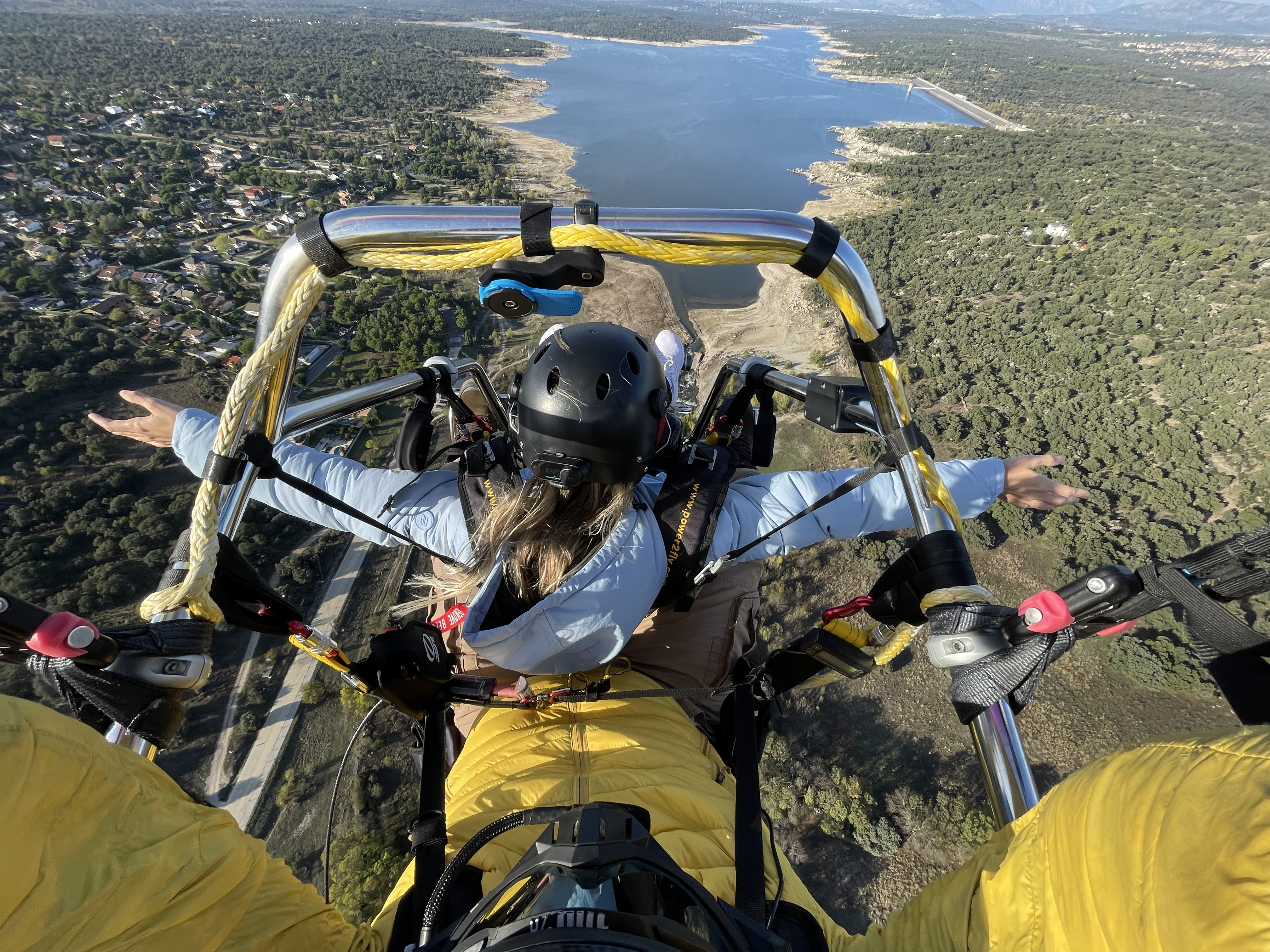 Vuelo sobre el Pantano de Valmayor en paratrike biplaza - ParamotorMadrid