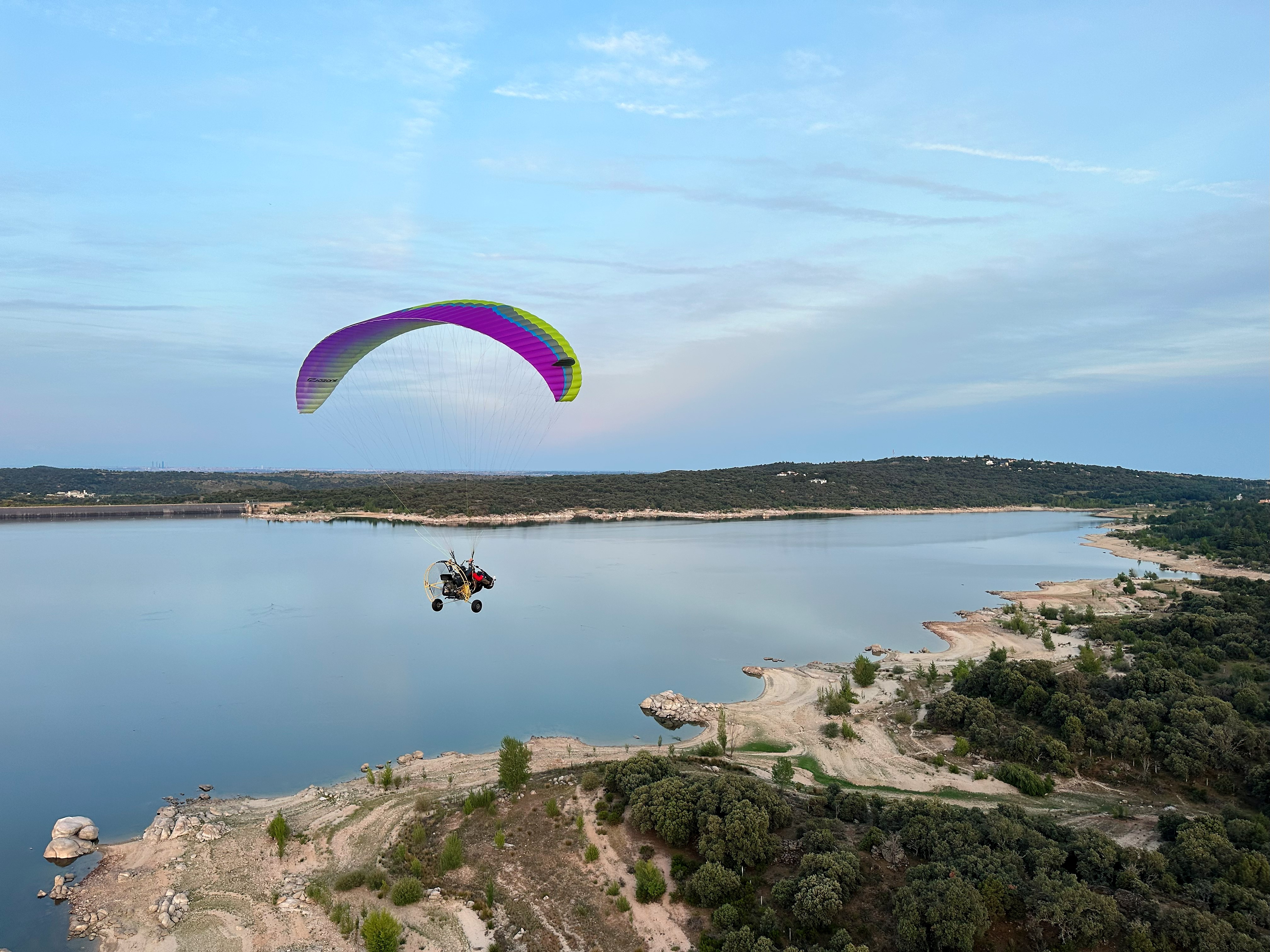 Paisaje del embalse de Valmayor y entorno natural de Valdemorillo (Madrid)